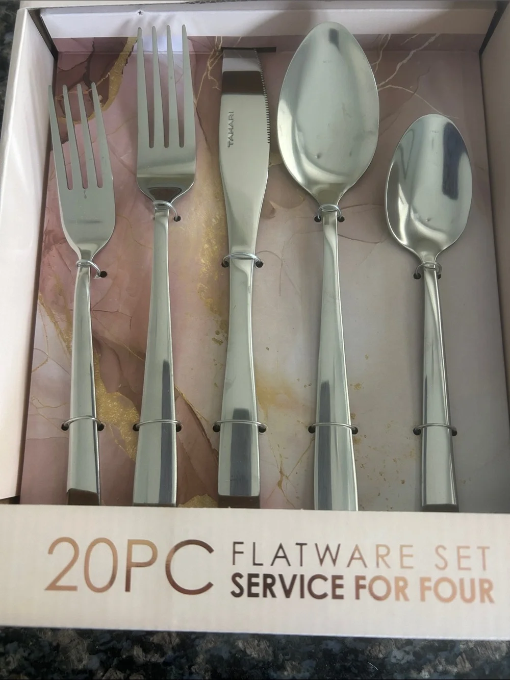 TAHARI HOME 20PC FLATWARE SET SERVICE FOR FOUR NWT